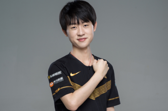 更是篮球文 更是篮球文