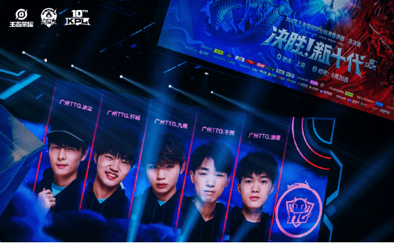 看着一名选 看着一名选